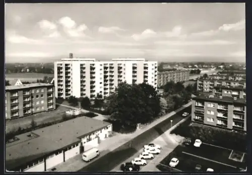 AK Pinneberg-Thesdorf, Ortspartie mit Wohnblock