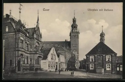 AK Leer / Ostfriesland, Gasthof zur Leda, Uferplatz mit Rathaus