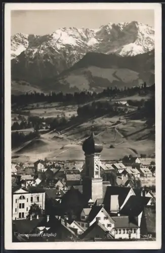 AK Immenstadt, Ortsmitte mit Kirche und Alpenpanorama