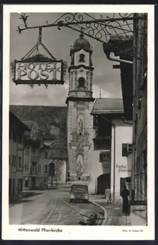 AK Mittenwald, Strassenpartie mit Pfarrkirche und Hotel Post