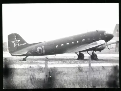 Fotografie Flugzeug Lissunow Li-2, Transportflugzeug der Sowjetstreitkräfte in Oranienburg