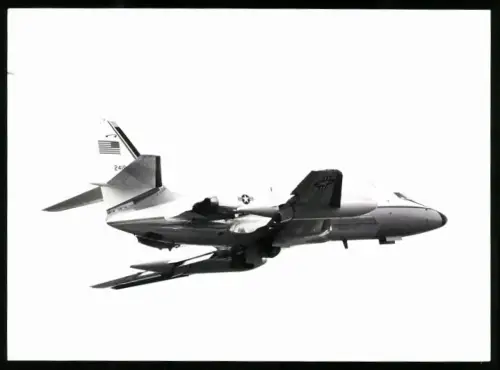 Fotografie Flugzeug Lockheed C-140 der USAF kurz nach dem Start