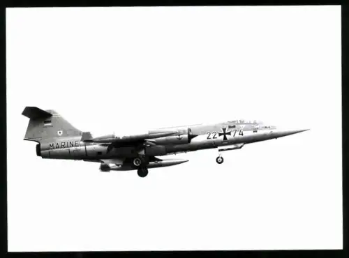 Fotografie Flugzeug Lockheed F-104 Starfighter, Kampfjet Marinegeschwader 22 der Bundeswehr, 22-74
