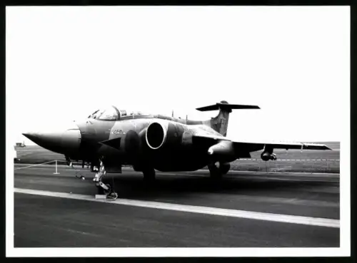 Fotografie Flugzeug Blackburn Buccaneer B-103, Kampfjet der Royal Air Force