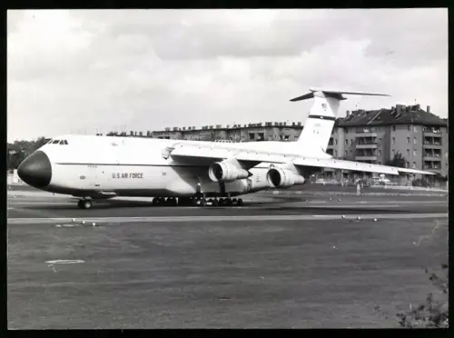 Fotografie Ansicht Berlin-Tempelhof, Flugzeug Lockheed C-141 Starlifter USAF 00452