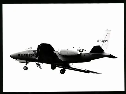 Fotografie Flugzeug North American T-39 USAF 10653 kurz nach dem Start
