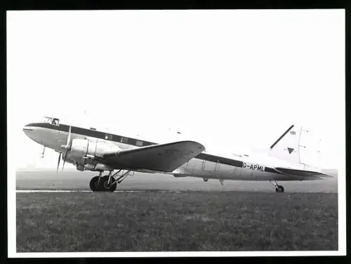 Fotografie Flugzeug Douglas C-47 Dakota Kennung G-APML