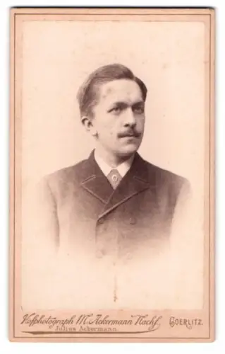 Fotografie W. Ackermann Nachf., Görlitz, Schützenstrasse 2, Herr Jensen mit Schnurrbart