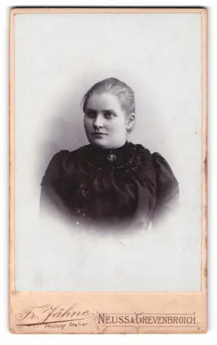Fotografie Fr. Jähne, Neuss, Crefeldstr. 17, Porträt einer jungen Frau