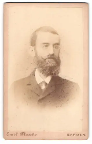 Fotografie Emil Flasche, Barmen, Heckinghauser Str. 25, Anton Rohrig mit Brille und Bart