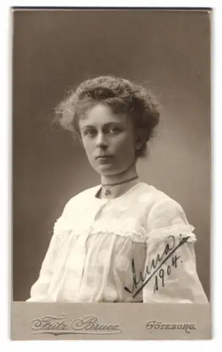 Fotografie Fritz Bruce, Göteborg, Kungsgatan 57, Anna im Jahr 1904