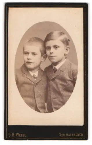 Fotografie O. H. Weise, Schmalkalden, Max und Otto als Kinder