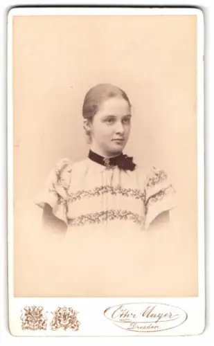 Fotografie Otto Mayer, Dresden, Pragerstrasse 38, Gertrud Rottka im Jahr 1895