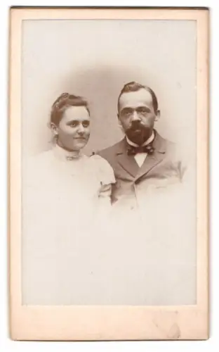 Fotografie Th. A. Klamm, Ort unbekannt, Breite Strasse, Theophil Steinmann mit seiner Braut im Jahr 1901