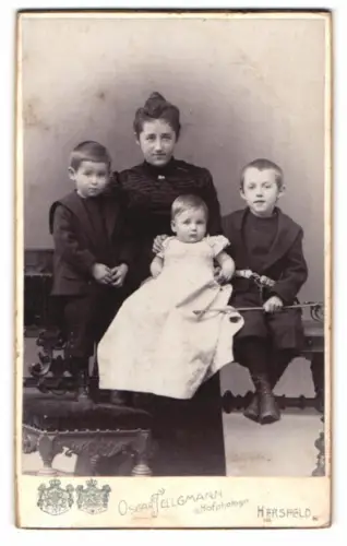 Fotografie Oscar Tellgmann, Hersfeld, Johanna Stuckhardt mit ihren Kindern Walter, Hans und Günther
