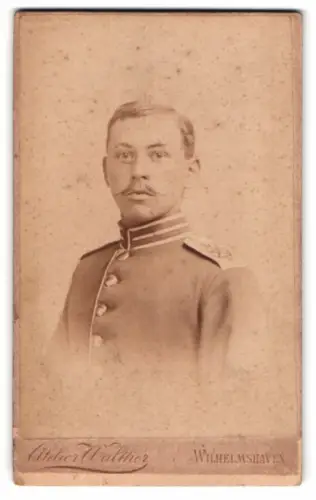 Fotografie Atelier Walther, Wilhelmshaven, Roon-Str. 74b, Matrose des Seebataillons in Uniform