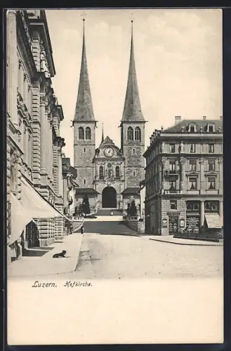 AK Luzern, Hofkirche mit Strasse und Geschäften