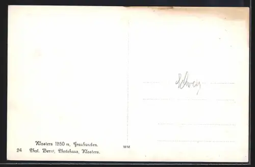 AK Klosters /Graubünden, Totalansicht mit Bergpanorama im Winter