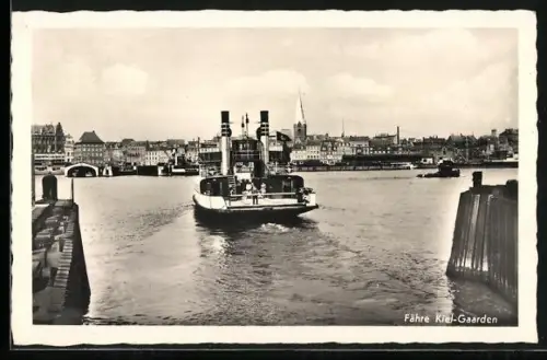 AK Kiel-Gaarden, Fähre nähert sich der Stadt, 