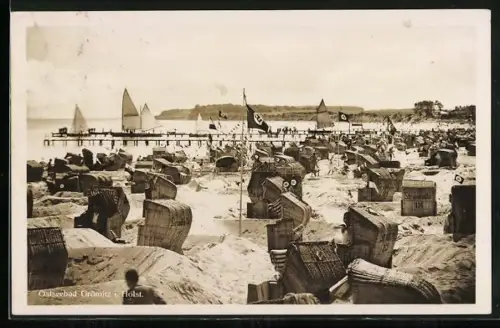 AK Grömitz i. Holst., Strand mit Strandkörben, Seebrücke, n