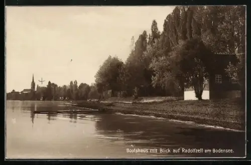 AK Radolfzell am Bodensee, Bootshaus, Blick auf Stadt und See