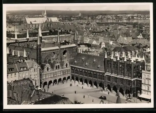 AK Lübeck, Marktplatz mit Rathaus