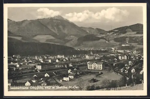 AK Gloggnitz /N.-Oe., Gesamtansicht mit Bergpanorama