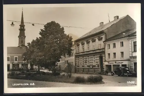 AK Leonfelden /O. Ö., Strassenpartie mit Geschäft von Franz Huemer