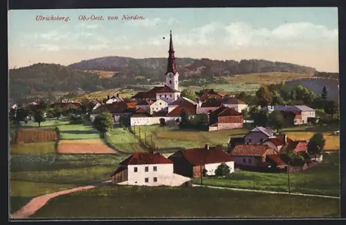 AK Ulrichsberg /Ob.-Oest., Totalansicht von Norden, mit Bergpanorama