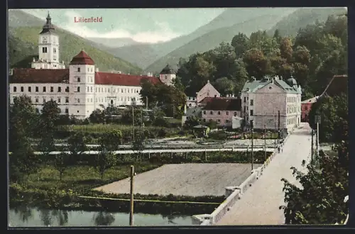 AK Lilienfeld, Strassenpartie mit Schloss