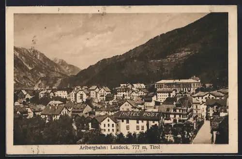 AK Landeck /Arlbergbahn, Teilansicht mit Hotel Post und Strassenpartie