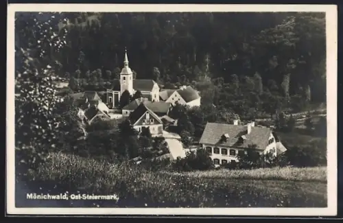 AK Mönichwald /Ost-Steiermark, Strassenpartie mit Kirche
