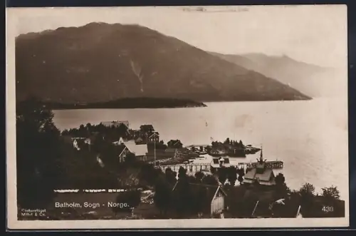 AK Balholm, Sogn, Blick auf den Ort am Meer mit Fjord