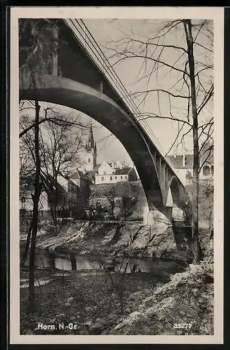 AK Horn, Uferpartie mit Brücke u. Blick auf Kirche