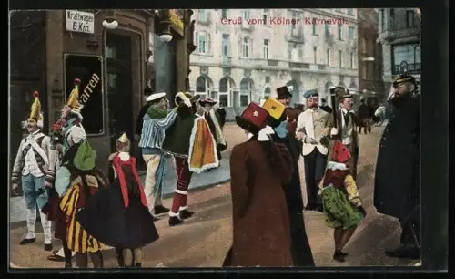 AK Köln, Strassenpartie mit Kölner Karneval, Fasching, Passanten in Verkleidung