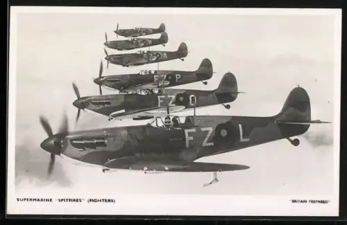 AK Supermarine Spitfire Fighters, Britische Kampfflugzeuge im Staffelflug