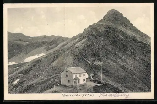 AK Wormserhütte, Blick auf die Hütte vor den Bergen