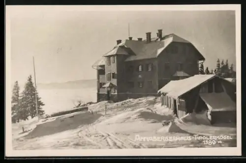 AK Annabergerhaus am Tirolerkogel, Aussenansicht der Berghütte, Winteransicht