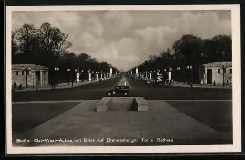 AK Berlin-Tiergarten, Ost-West-Achse mit Blick auf Brandenburger Tor u. Rathaus