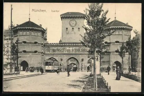 AK München, Strassenbahn fährt durchs Isartor