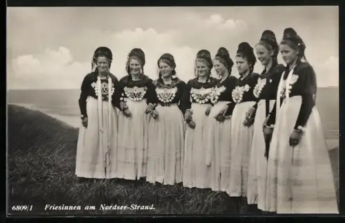 AK Friesinnen am Nordsee Strand