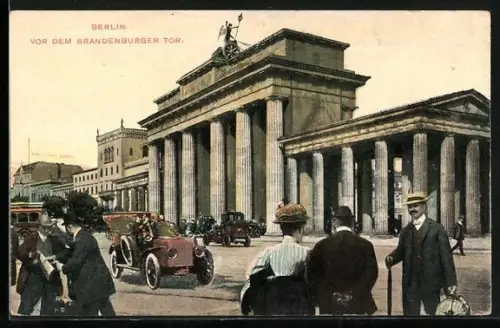 AK Berlin, Brandenburger Tor, Passanten und Autos als Fotomontage