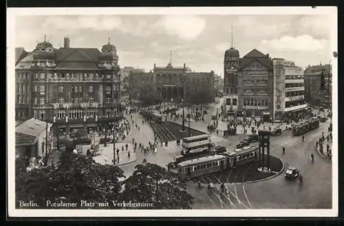 AK Berlin-Tiergarten, Blick auf den Potsdamer Platz mit Verkehrsturm, Strassenbahn