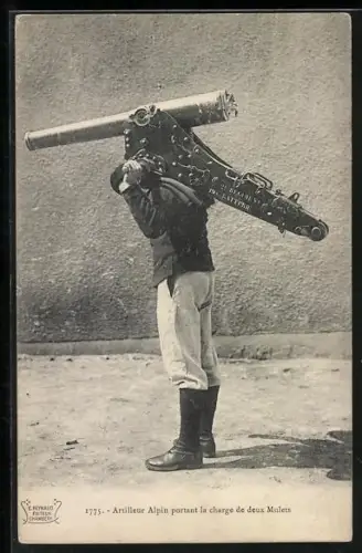 AK Artilleur Alpin portant la charge de deux Mulets