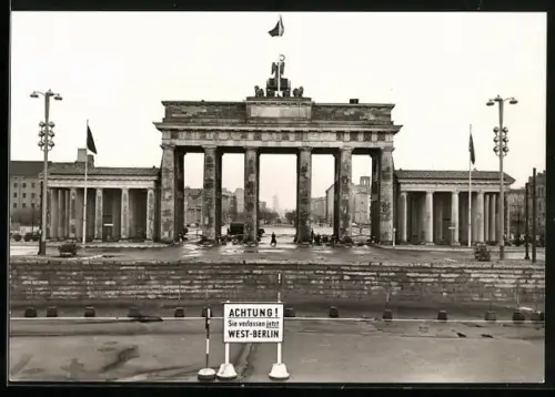 AK Berlin, Blick zum Brandenburger Tor, Grenze