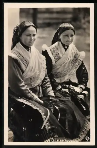 AK Mädchen in ungarischer Tracht