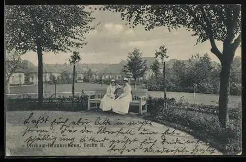 AK Berlin-Wedding, Virchow-Krankenhaus, Parkanlage, Sitzbank, Krankenschwestern