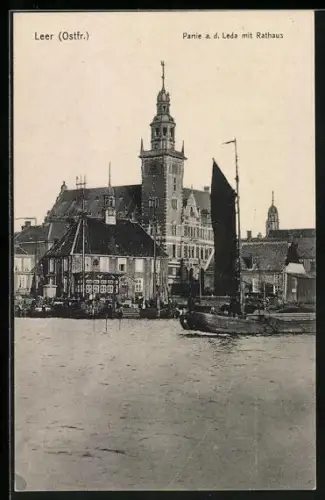 AK Leer /Ostfr., Partie an der Leda mit Rathaus