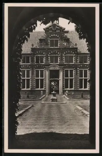 AK Haarlem, Frans Halsmuseum, Binnenplaats met Hoofdgebouw