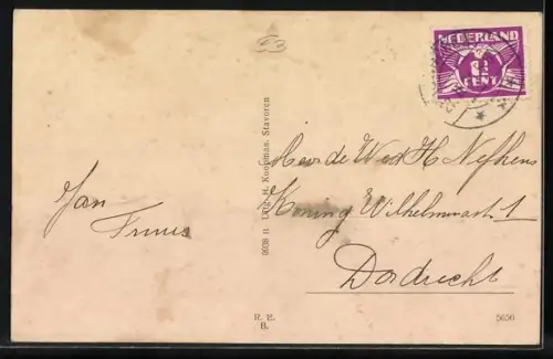 AK Stavoren, Motorjacht verlaat de Haven